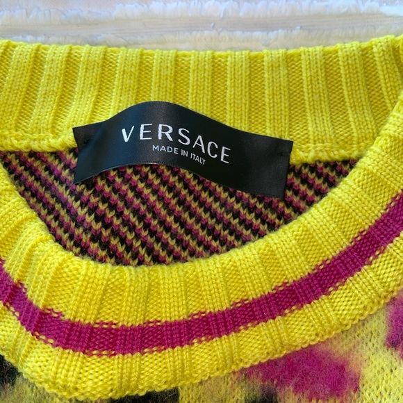 Versace sweater. Excellent condition. - Picture 4 of 6